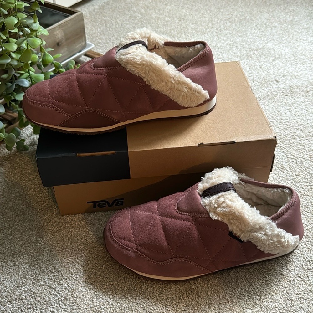 NWT/NWB TEVA ReEmber Burlwood Slip-On Plushed Mocassin